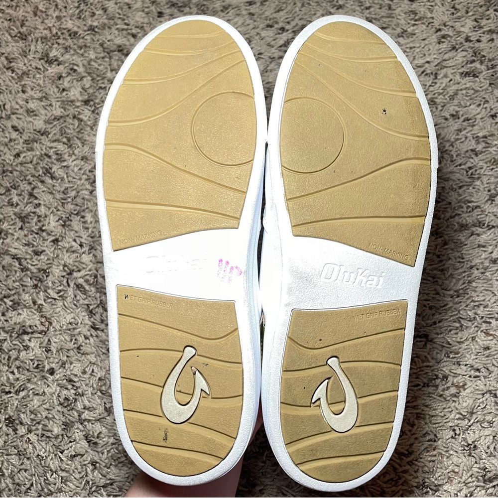 OluKai Women’s White Sneakers with Gold Accent - Picture 10 of 10